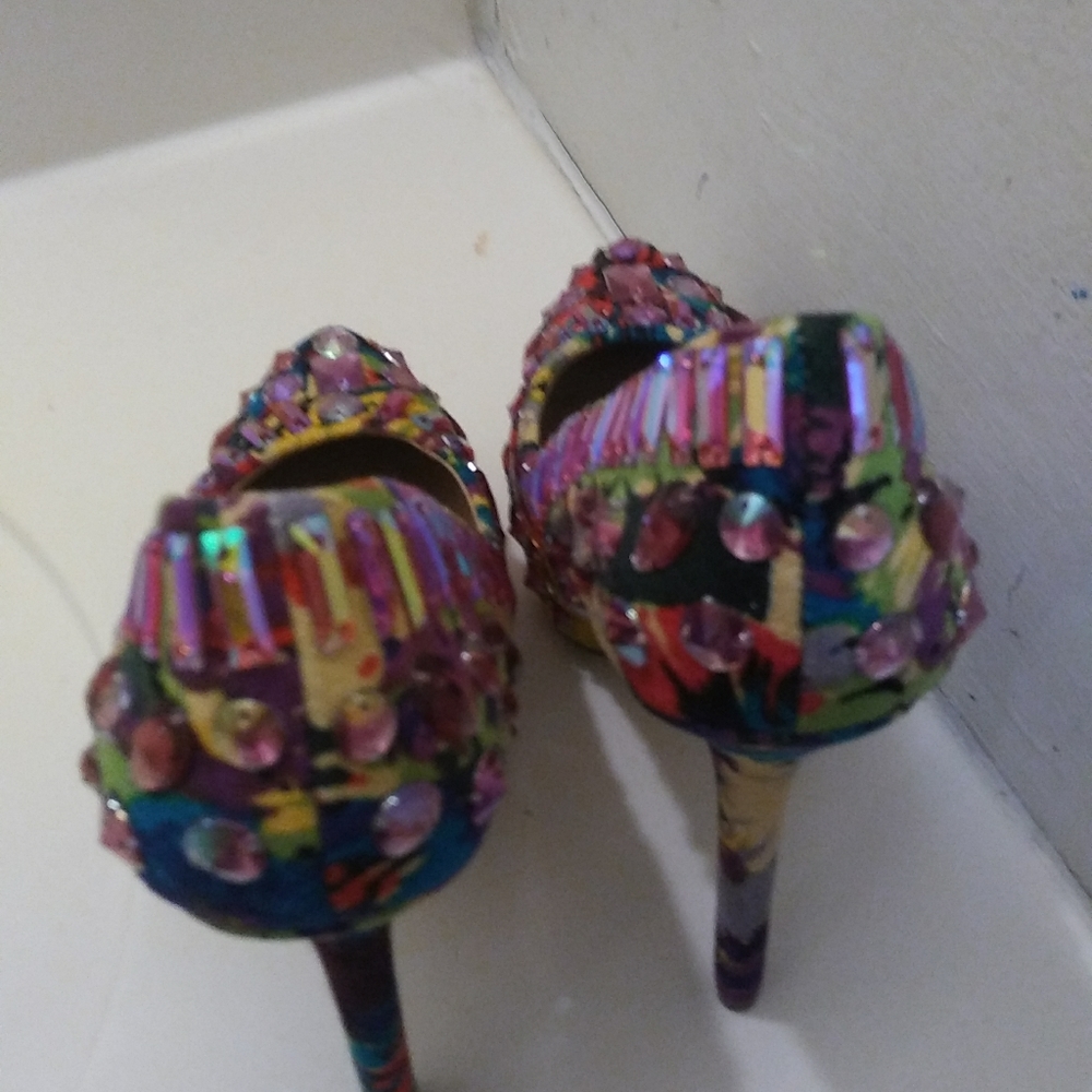 Shoes - Picture 2 of 4